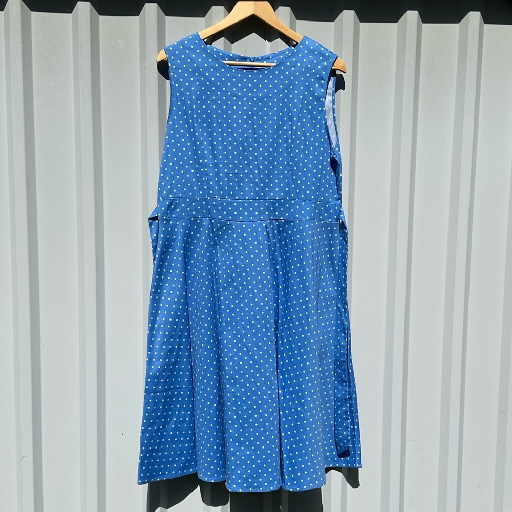 Sleeveless flare dress